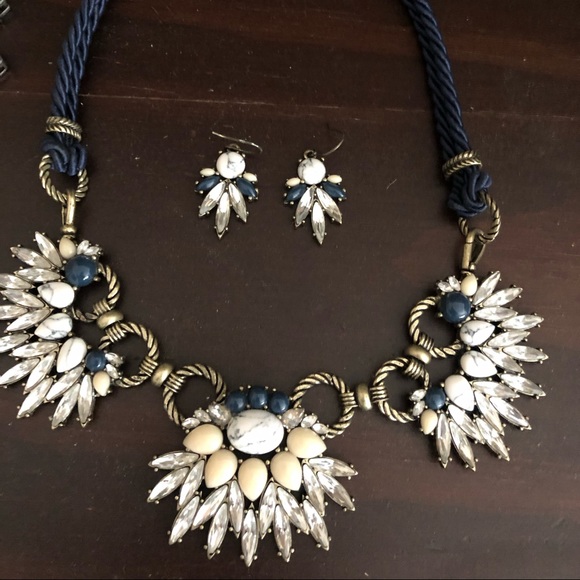 Chloe + Isabel Jewelry - Chloe+Isabel Morning Star necklace + earrings GUC